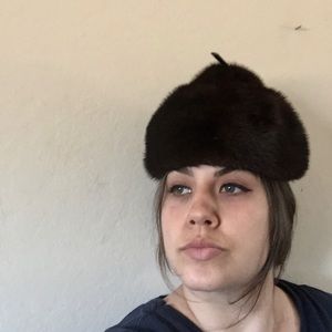 Vintage Beautiful & CUTE Brown Fur Hat 40s 50s 60s